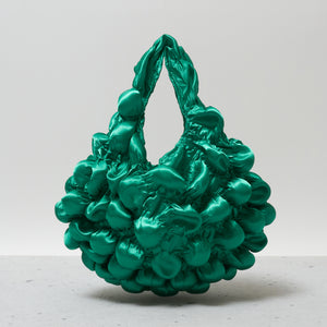 大きなぽんぽんのバッグ サテン