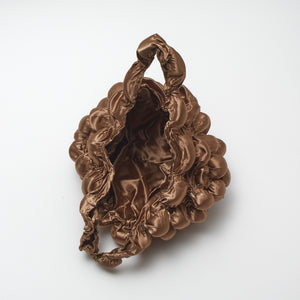 大きなぽんぽんのバッグ サテン