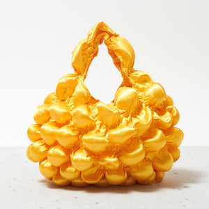 大きなぽんぽんのバッグ サテン