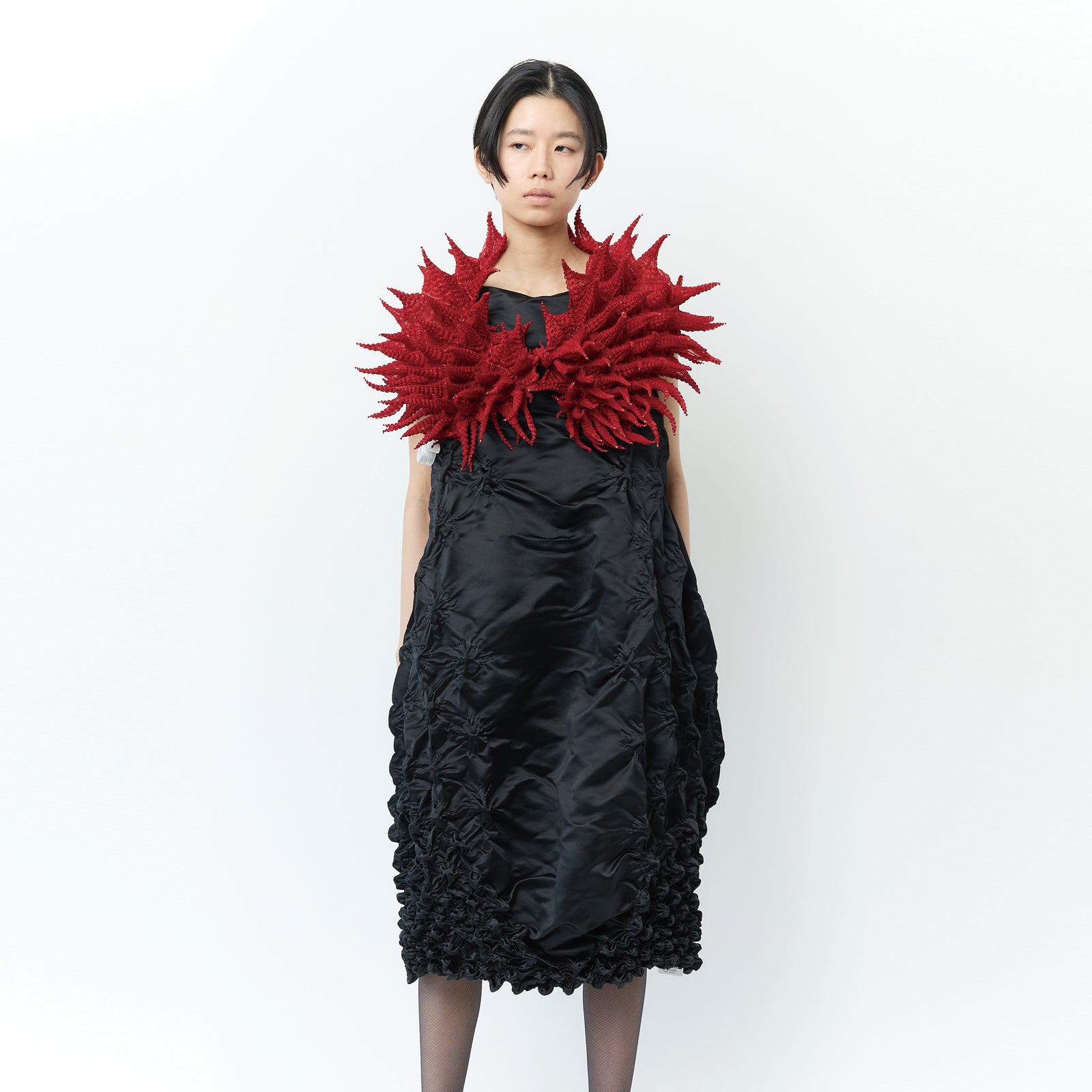 Sleeveless dress with poco poco pattern