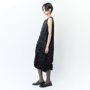 Sleeveless dress with poco poco pattern
