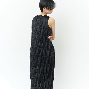 アコーディオンプリーツのスリーブレスドレス 無地