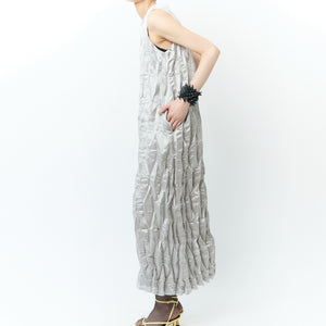 アコーディオンプリーツのスリーブレスドレス 無地