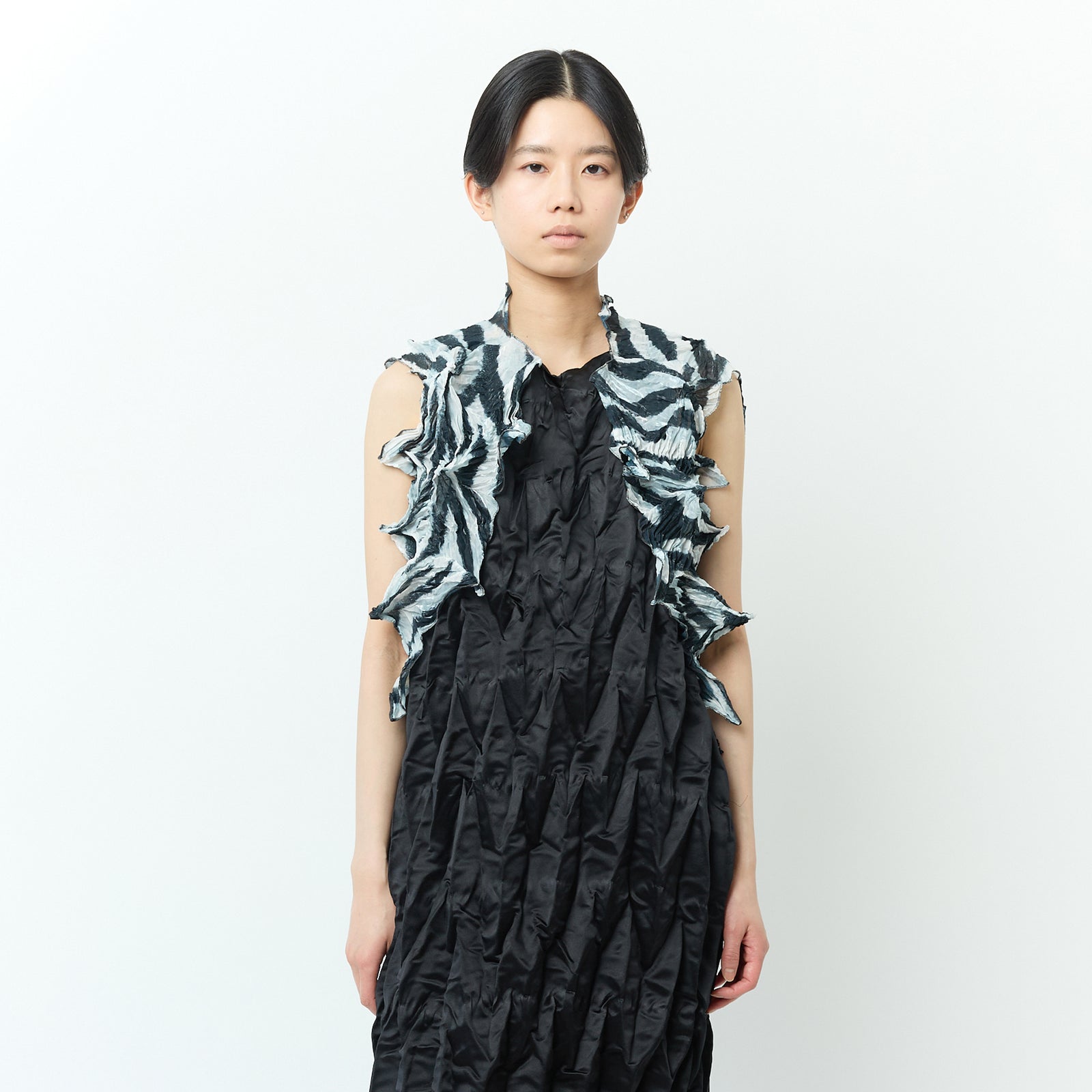 大きなツンツンのベスト ゼブラストライプ