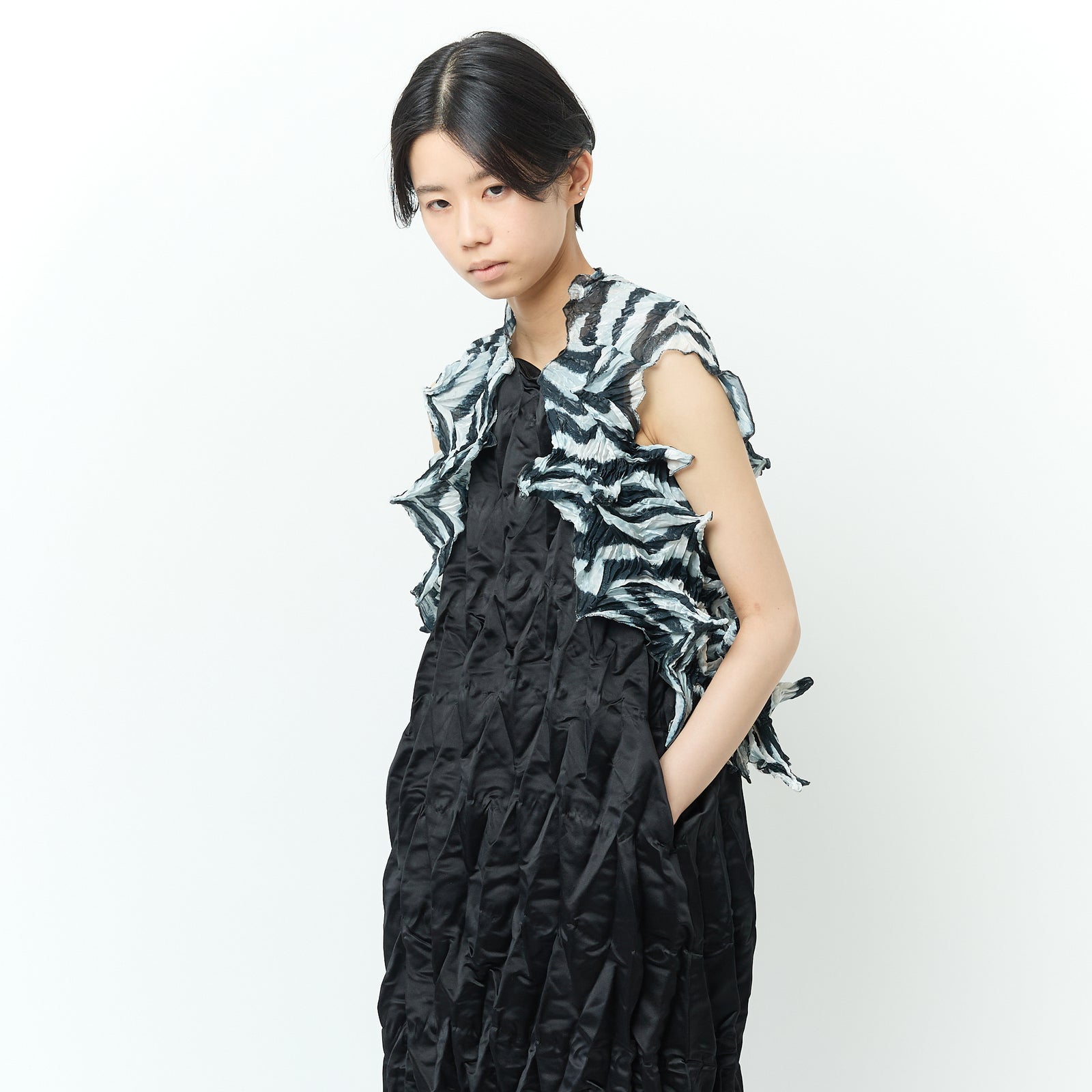 大きなツンツンのベスト ゼブラストライプ