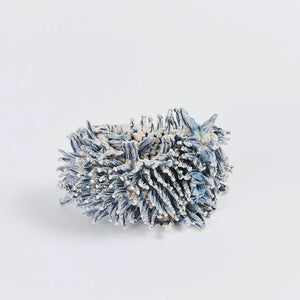 小さなツンツンの幅広ネックレス