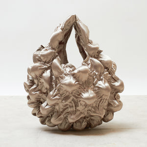 大きなぽんぽんのバッグ サテン