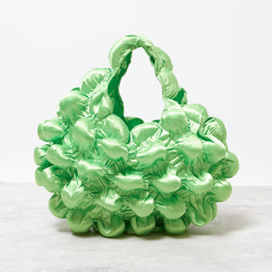 大きなぽんぽんのバッグ サテン