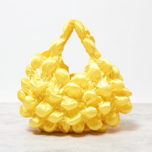 大きなぽんぽんのバッグ サテン