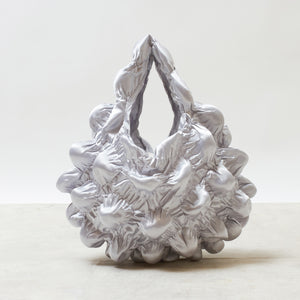 大きなぽんぽんのバッグ サテン