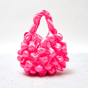 大きなぽんぽんのバッグ サテン