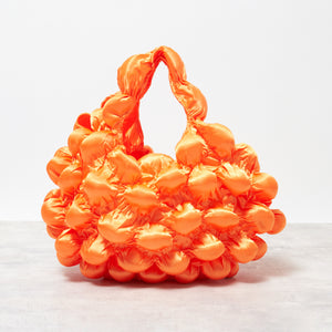 大きなぽんぽんのバッグ サテン