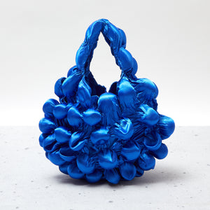 大きなぽんぽんのバッグ サテン